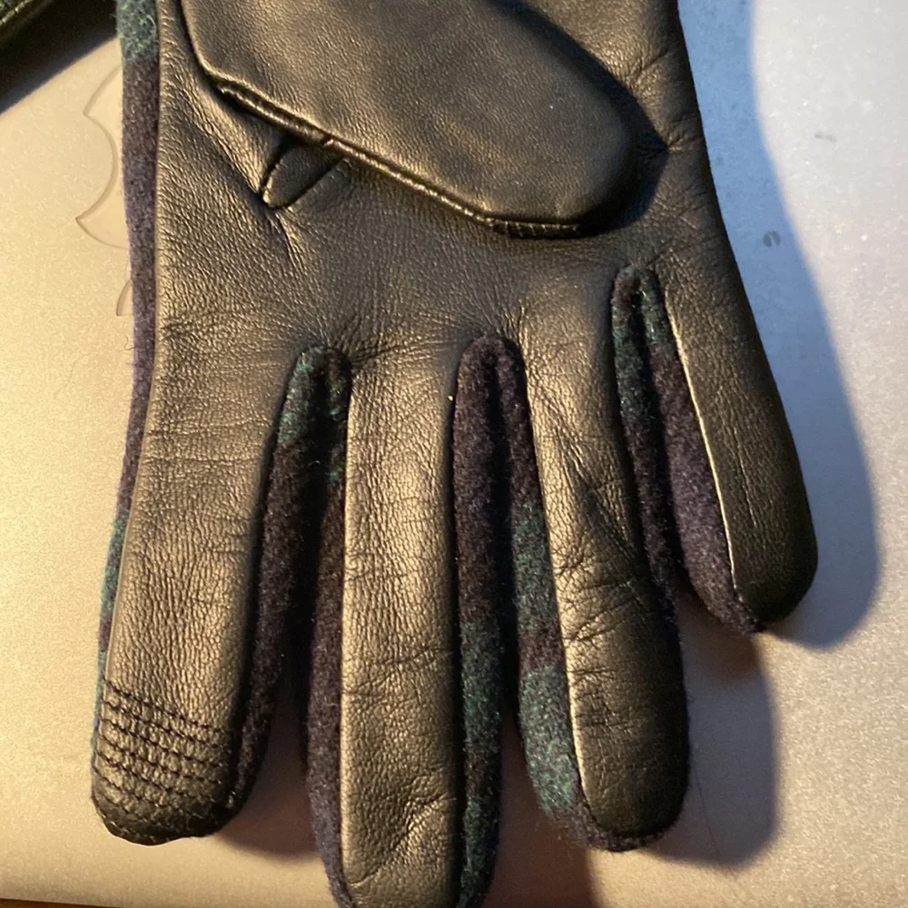 Merona Touch Screen Compatible Woven Blue Green Plaid Sheepskin Leather Gloves.